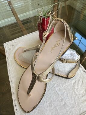 NWT Lilly Pulitzer Heather Sandal in Gold Metallic Sz 8.5 Leather Thong